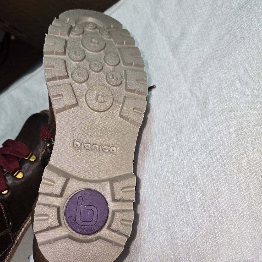 Bionica Brown Women Boots with Red Laces - Picture 8 of 9
